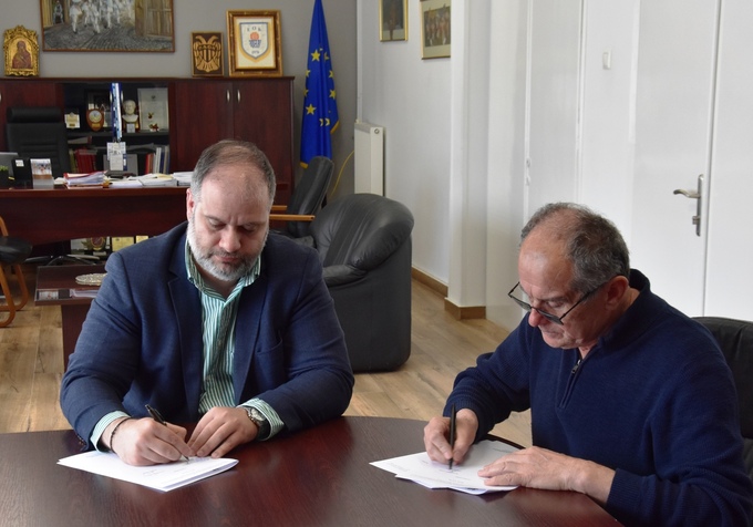 Φωτογραφία Υπογραφή σύμβασης για την ανάδειξη και βελτίωση του δικτύου μονοπατιών του Δήμου Ηρωικής Πόλεως Νάουσας